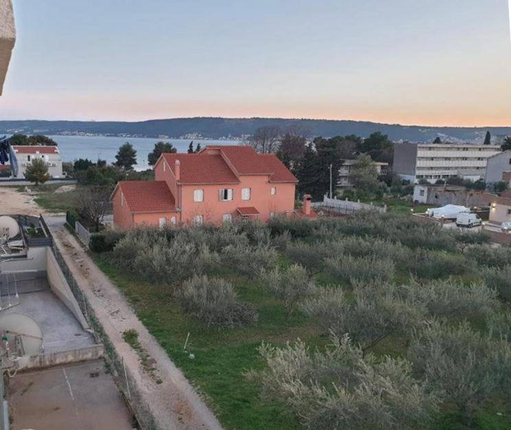 Apartment Eso Kaštela Kültér fotó